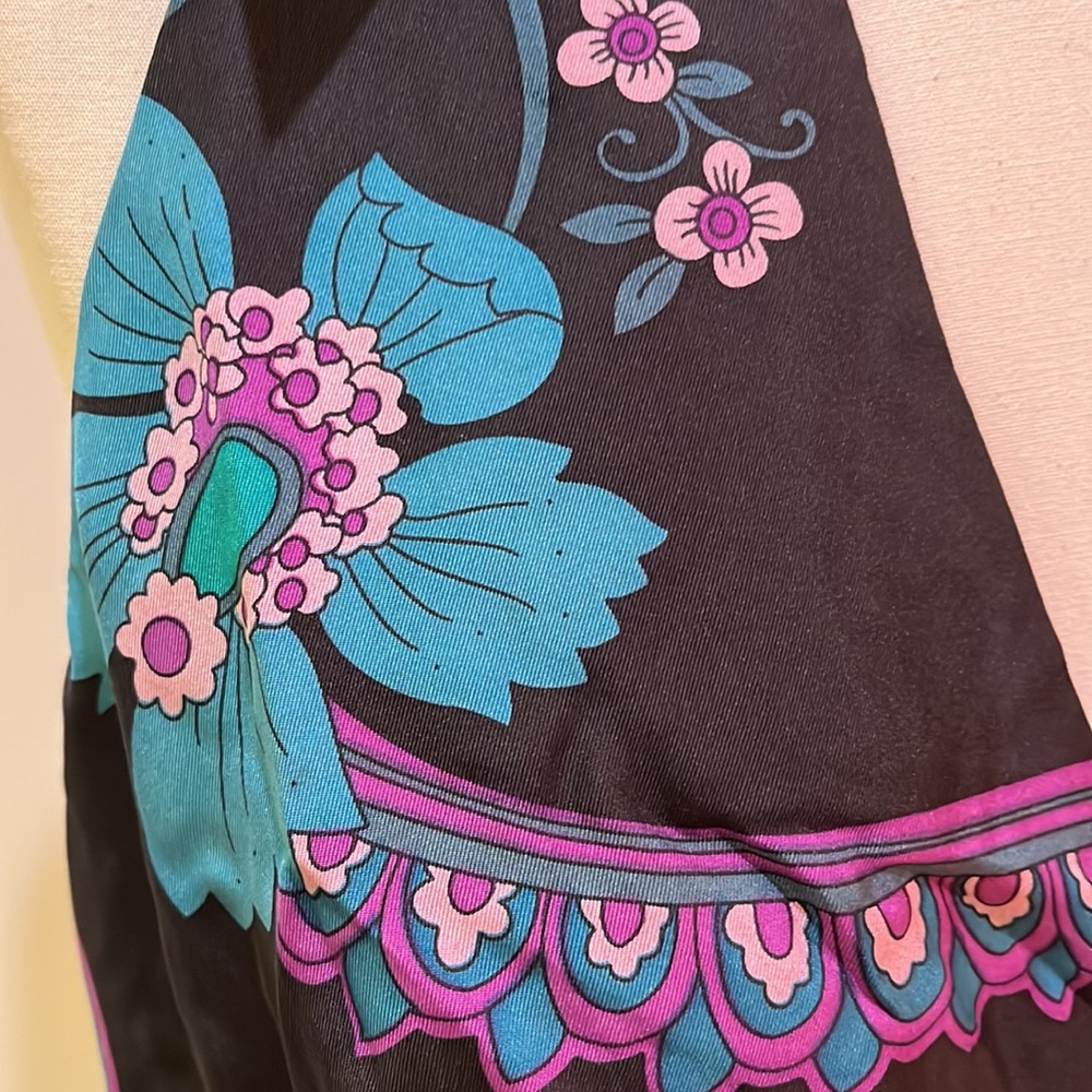 Halter blouse - Picture 2 of 2